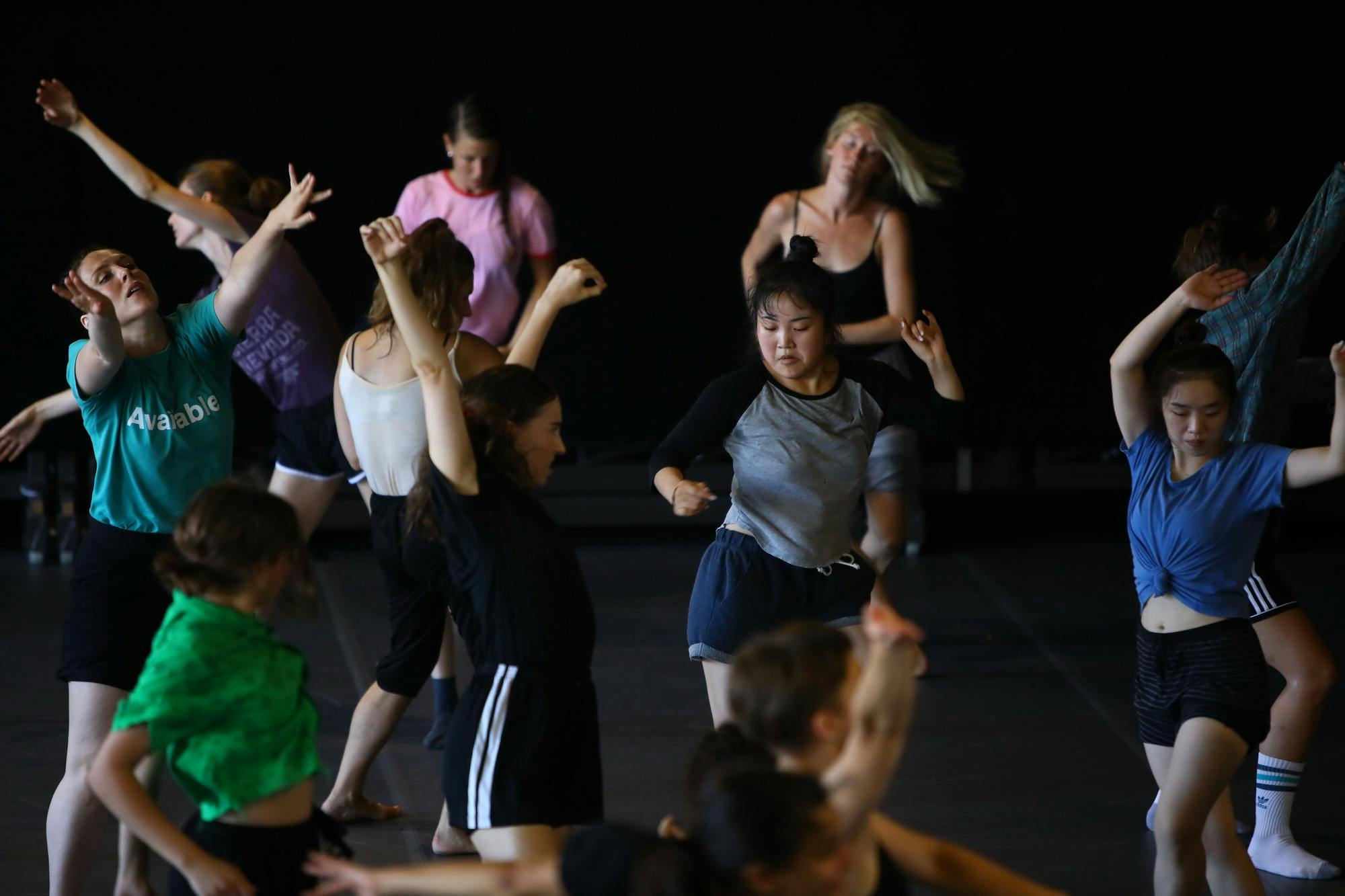 Danzatori in una lezione di Gaga