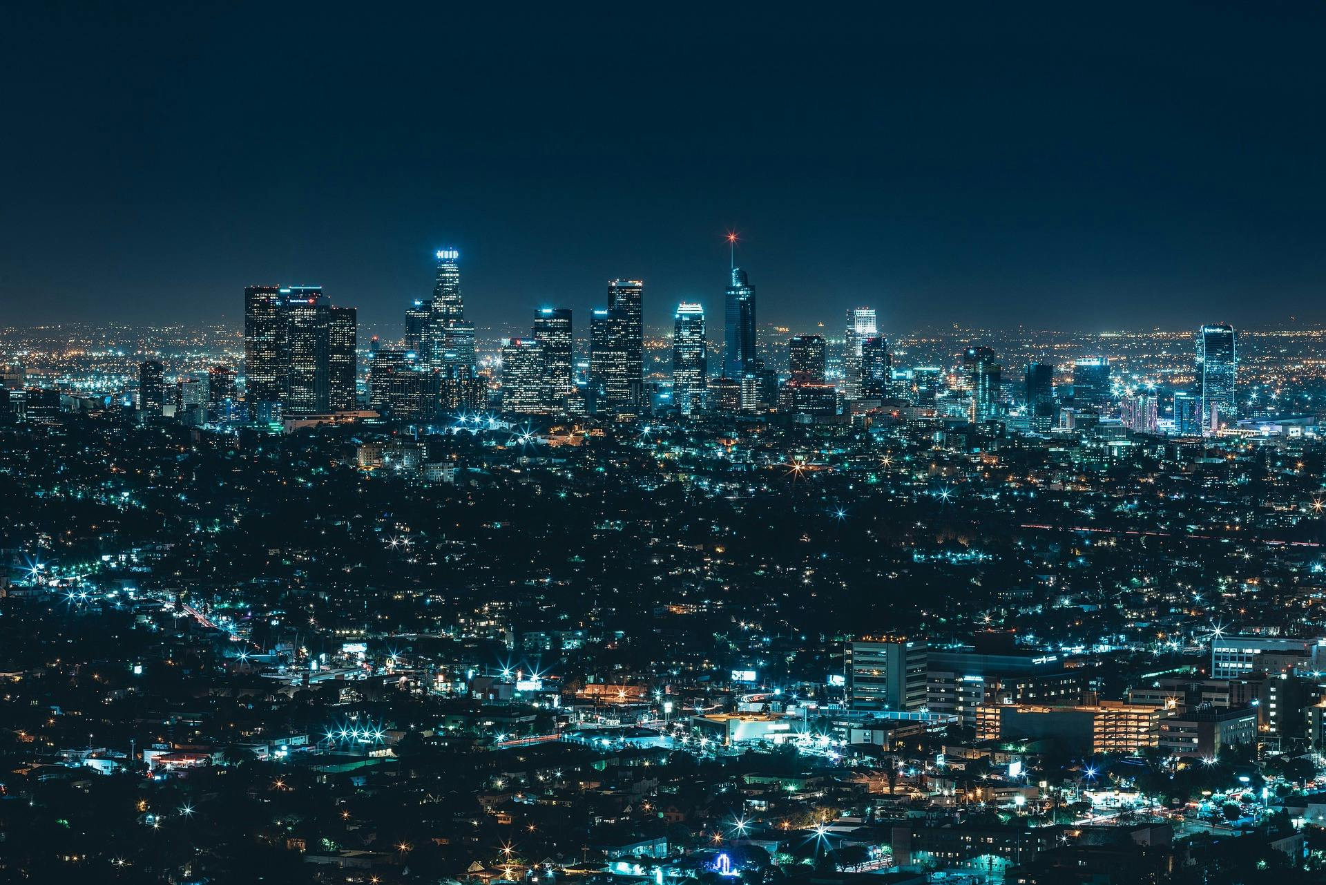 Città illuminata di notte