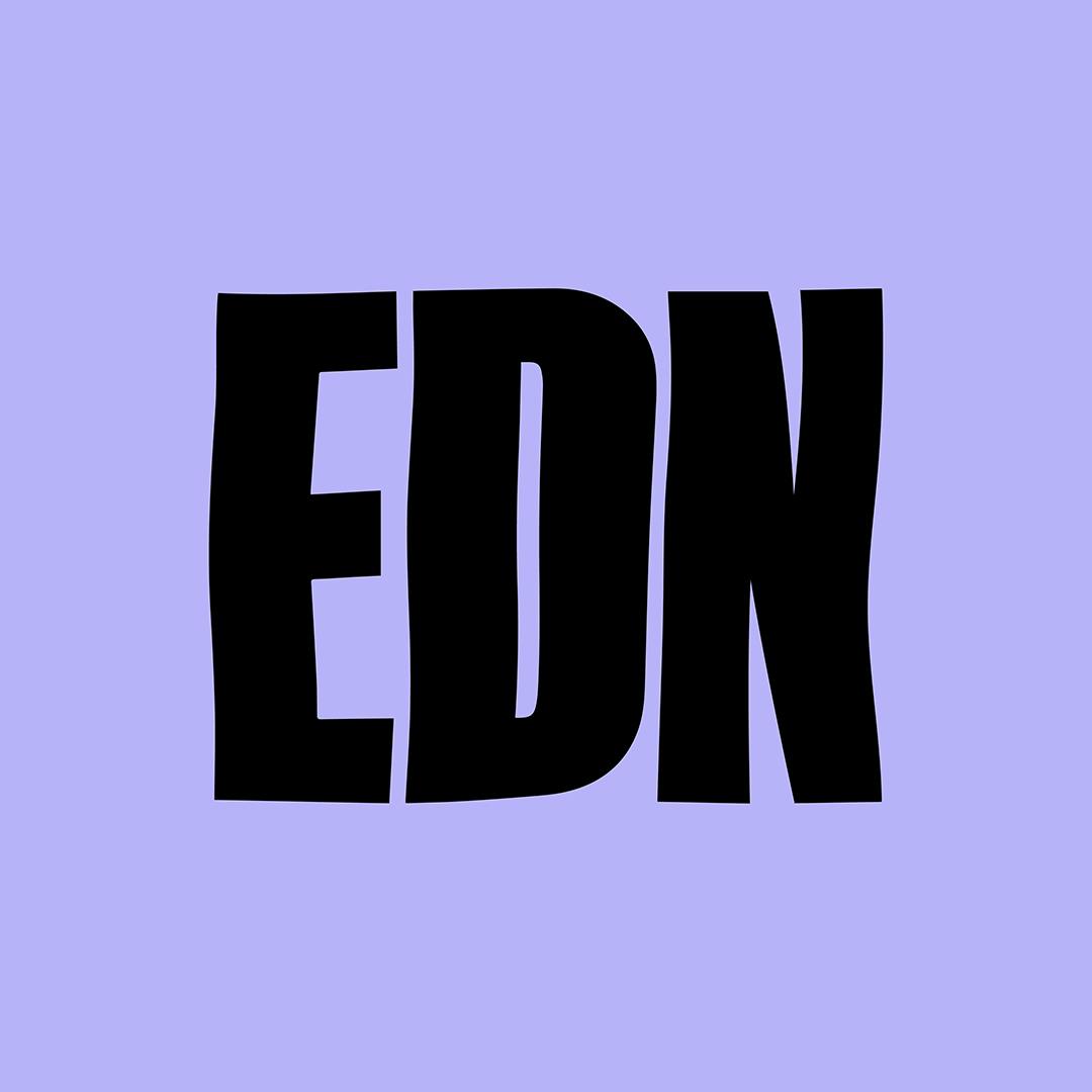 Le lettere iniziali EDN nere su sfondo lilla sembrano muoversi come un'onda