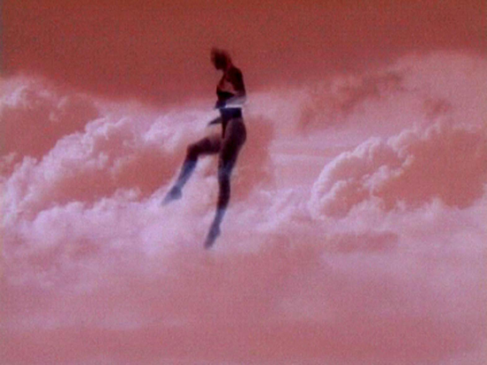 ombra di una persona nel cielo rosa