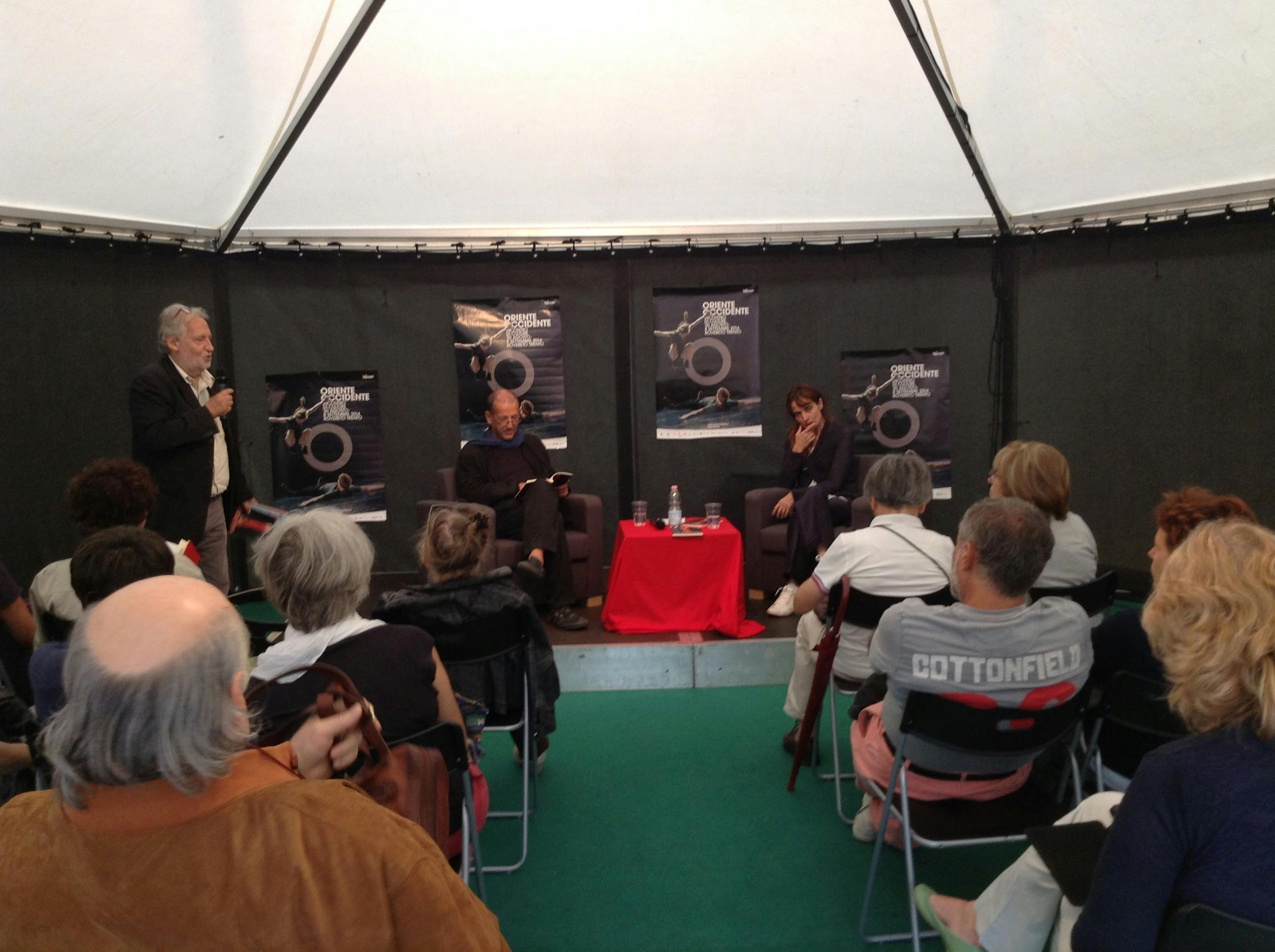 Piera Principe and Marco Baliani speaking to the audience