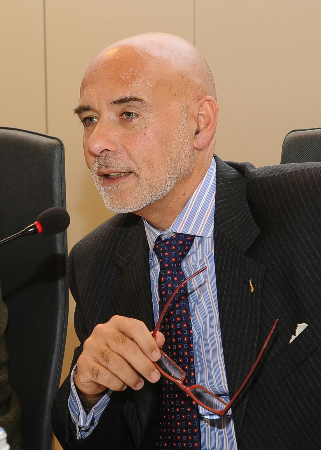 enrico-franco-lampi-accecanti-di-disinformazione