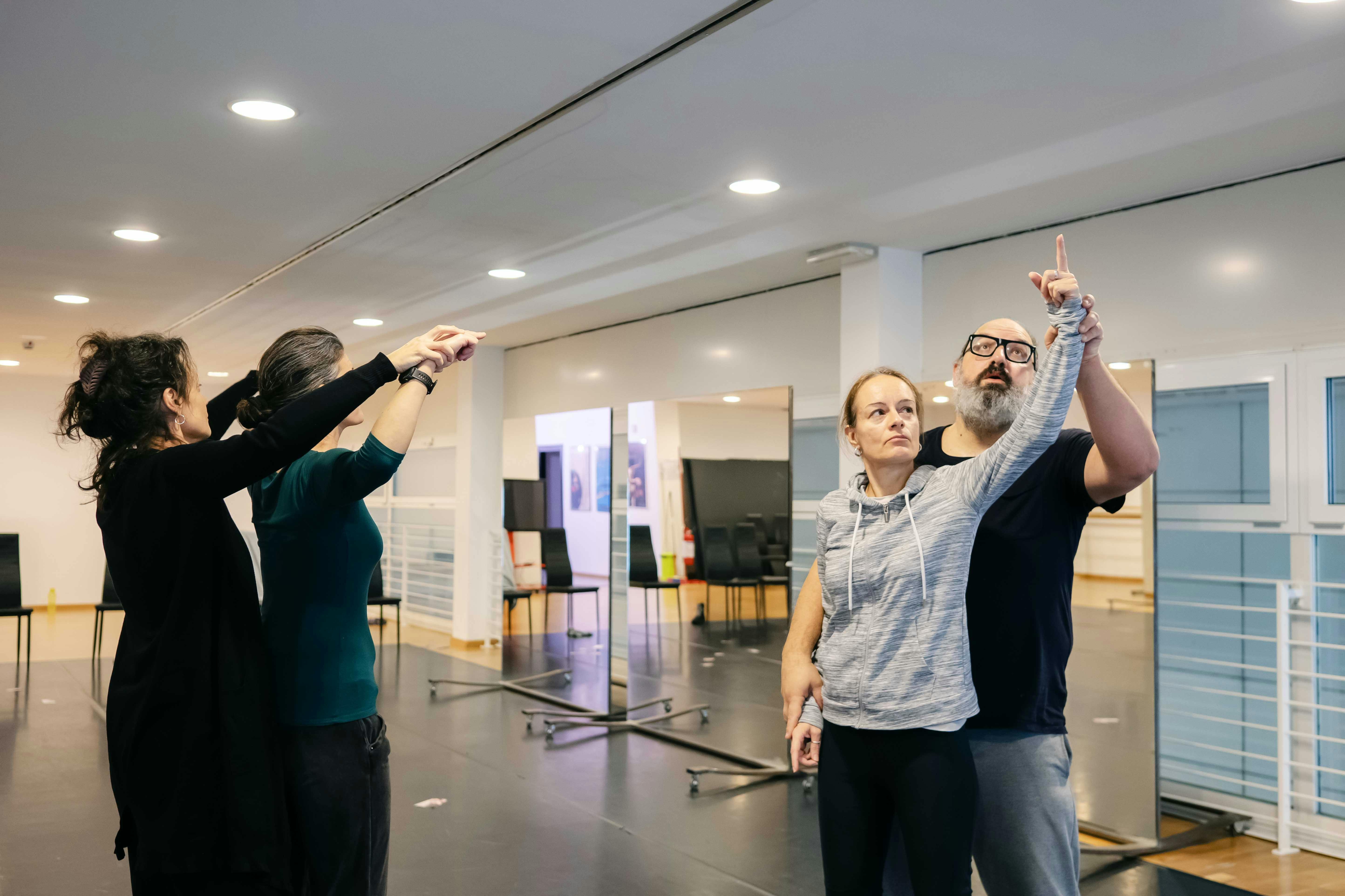 Two pairs of educators in a workshop moment experiment with the body