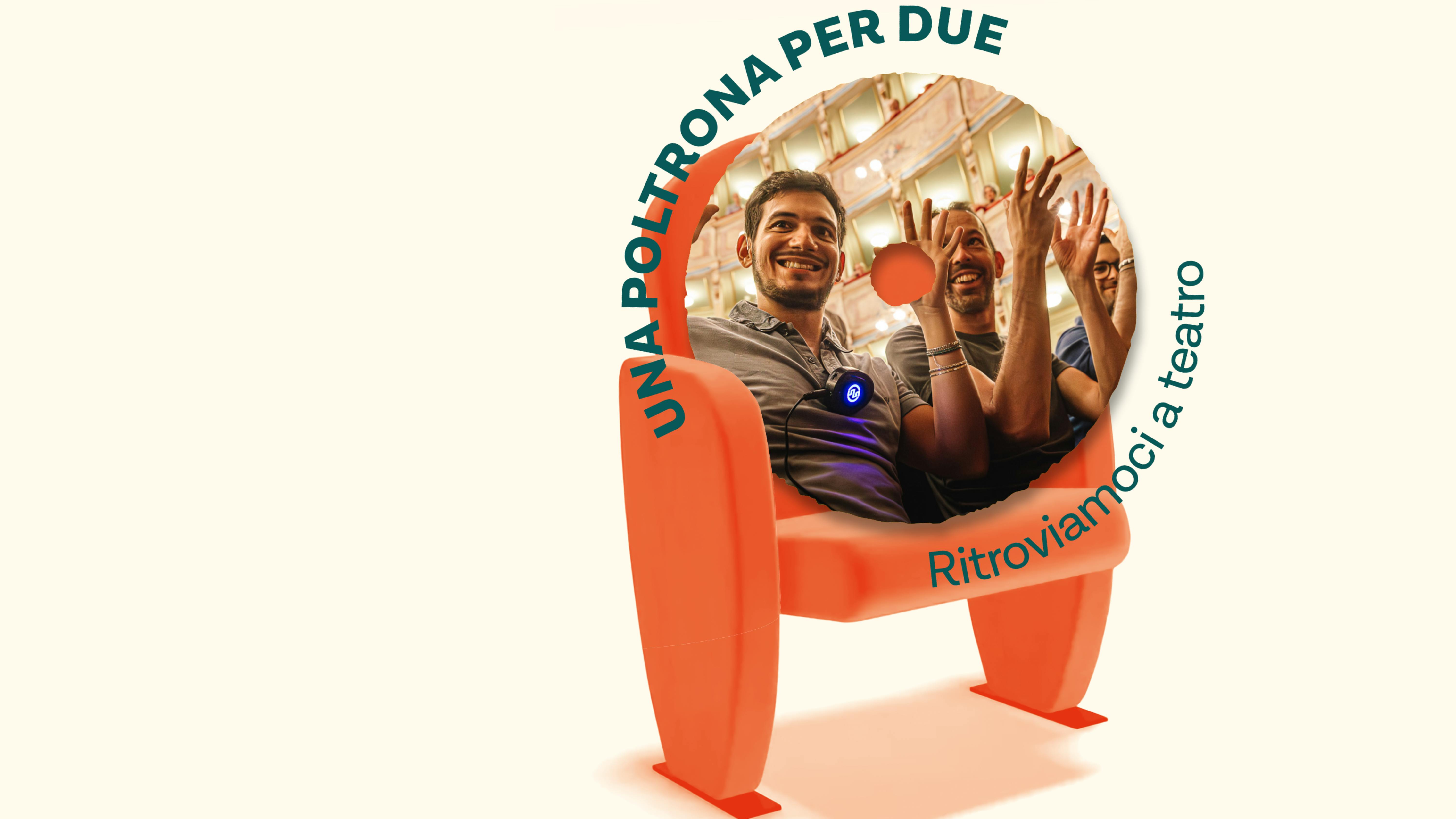Una poltrona per due. Ritroviamoci a teatro | graphic design Alessio Periotto Una poltrona arancione accoglie il logo di Oriente Occidente nel quale volti sorridenti di alcuni spettatori che indossano i Subpac