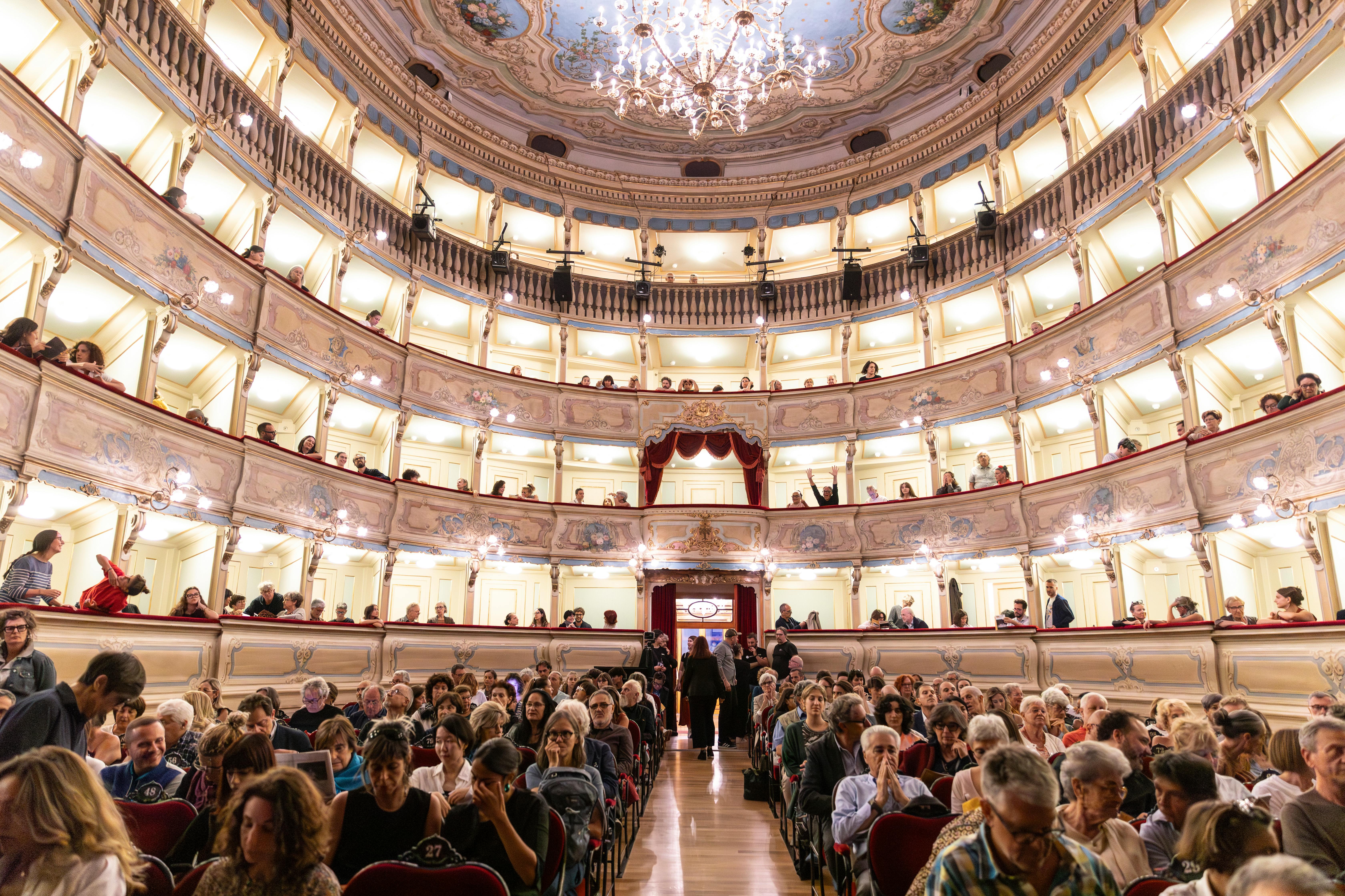 Il pubblico del Teatro Zandonai