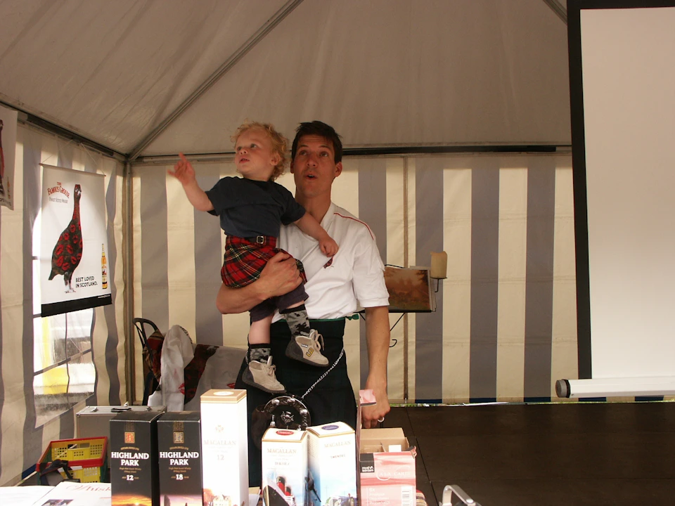 Michel Kappen op een whiskystand in de beginjaren van The Whisky Talker