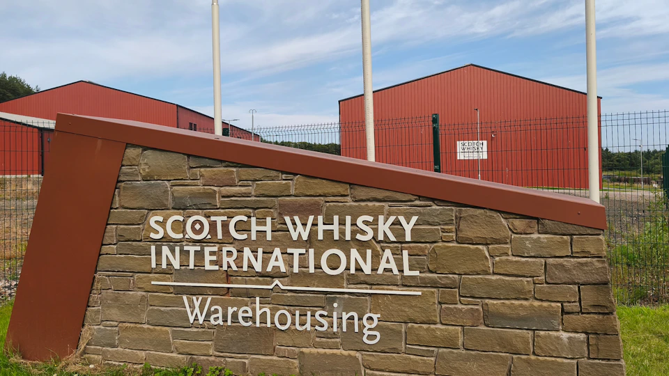 Entree van Scotch Whisky International Warehousing in Glenrothes