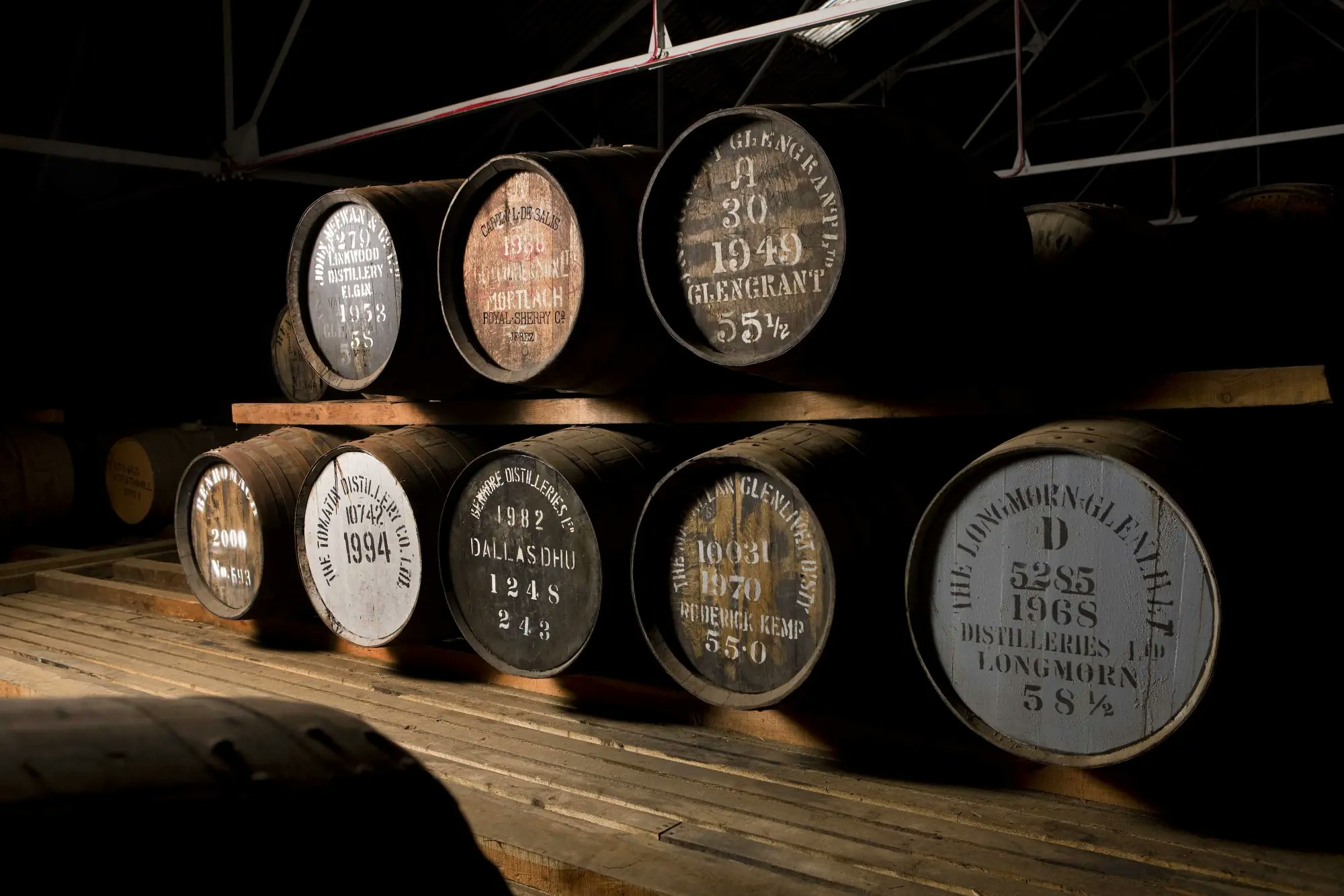 Vaten die rusten in een bonded warehouse in Schotland