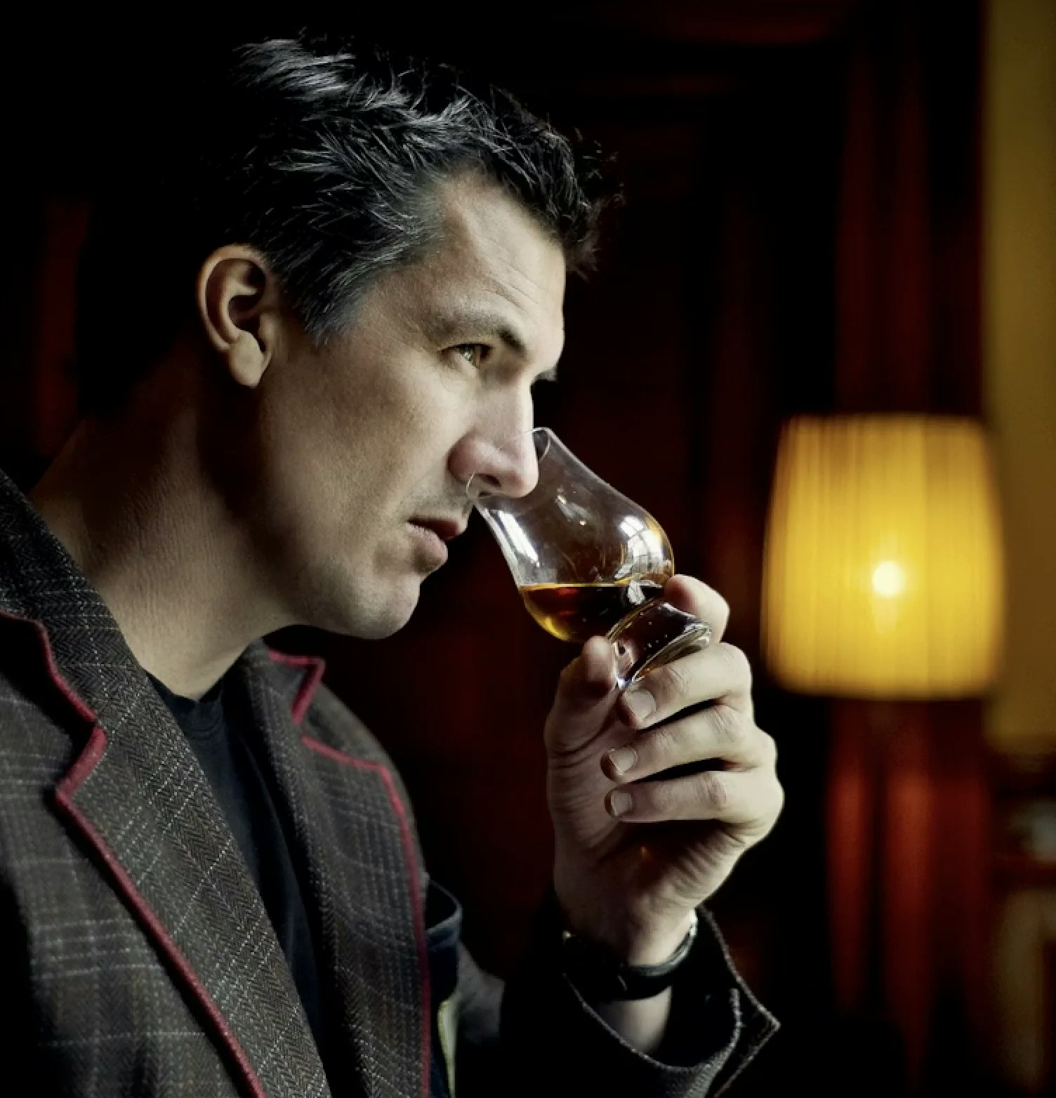 Michel Kappen proeft een glas Schotse single malt whisky