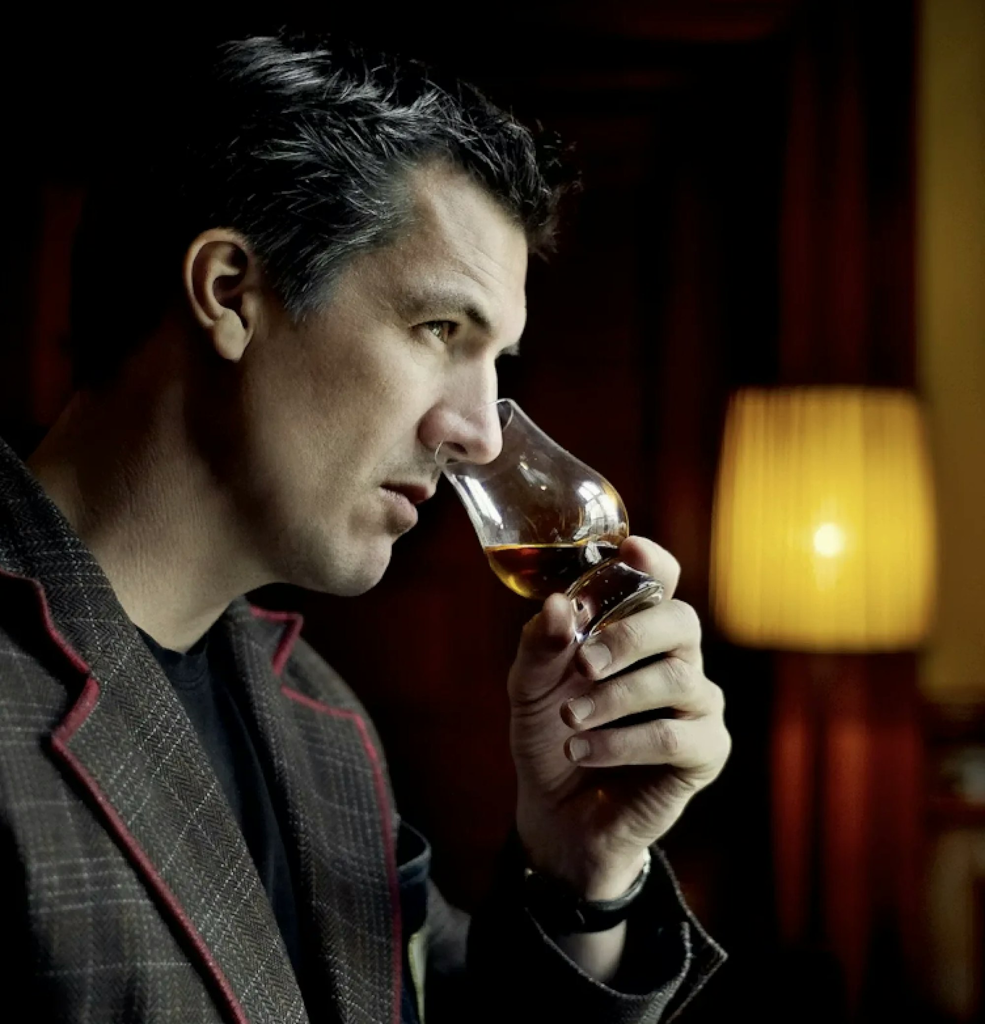 Michel Kappen proeft een glas Schotse single malt whisky
