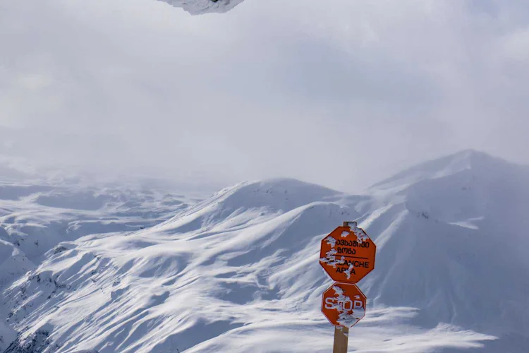 gudauri-ski-lift-snow-2