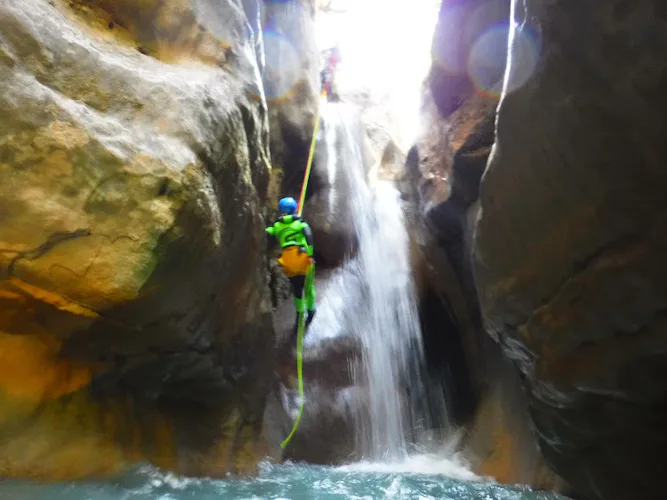 Forat Negre, half-day canyoning in the Pyrenees
