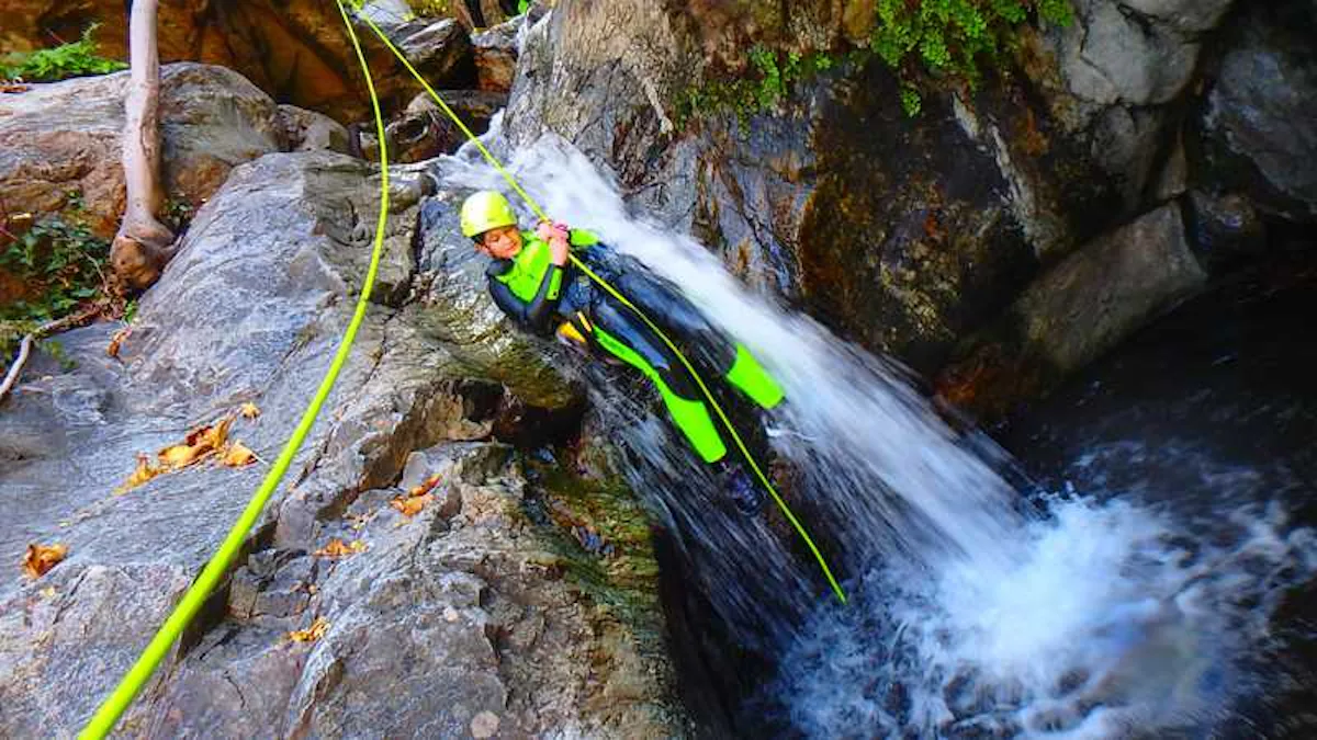 Forat Negre, half-day canyoning in the Pyrenees | Spain