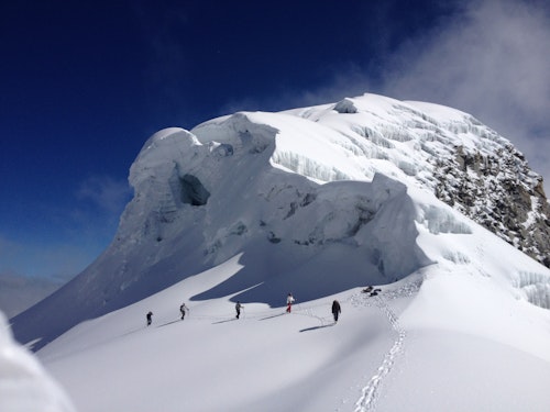 Vallunaraju climb in the Cordillera Blanca (2 days)