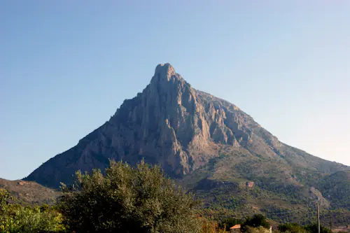 Escalada en roca en el Puig Campana, Alicante, España