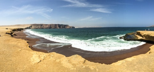 Trekking in Yumaque, in the Paracas National Reserve of Peru