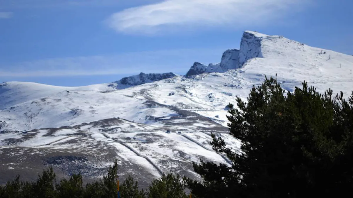 Introducción de 3 días al esquí de travesía en el Parque Nacional Sierra Nevada en España | undefined