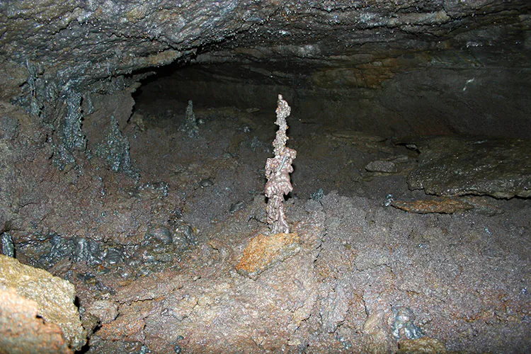 stalagmites900x600