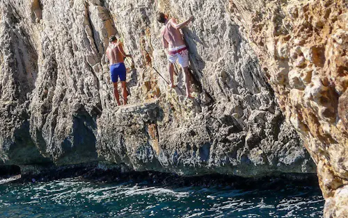 Escalada en roca en Sagres, Portugal en el Algarve (Cabo San Vicente)