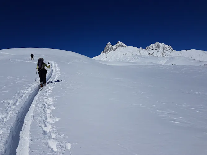 Ski de randonnée à Svaneti, Géorgie (Caucase) : Tetnuldi, lacs Koruldi, glacier Chalaadi, Ushguli.