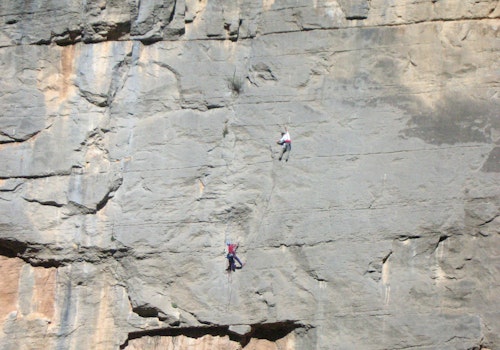 Half-day Multi-pitch rock climbing near Montanejos, Spain