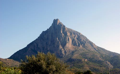 Multi-pitch rock climbing in Montanejos, Spain: Penyal d’Ifac, Puig Campana, Monte Ponoch (Ponoig)
