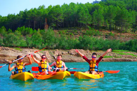 Family-friendly kayaking on the Arenós Reservoir in Montanejos, Spain (Half-day)