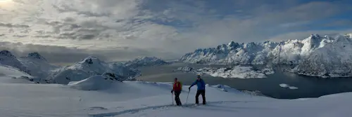 Ski et voile autour des fjords du Finnmark en Norvège