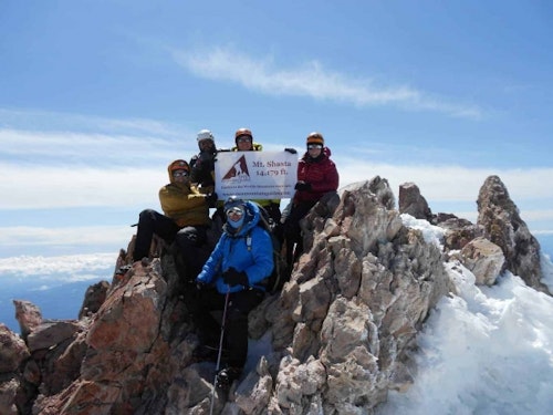 3 jours d'introduction à l'alpinisme avec le sommet du Mont Shasta via Avalanche Gulch.