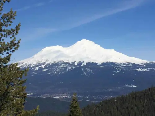 Ascenso a la cumbre del monte Shasta en California por Avalanche Gulch, 2 días