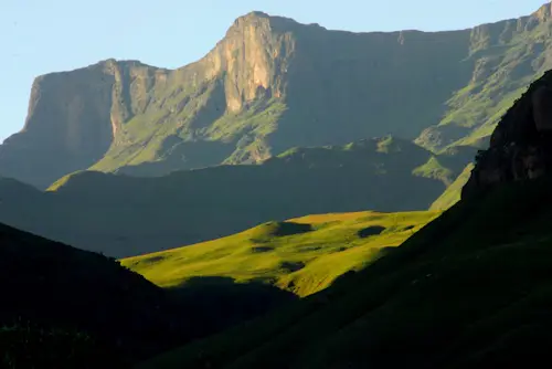 Randonnée de 4 jours à Mafadi (3 450 m), le point le plus élevé d'Afrique du Sud dans le Drakensberg.