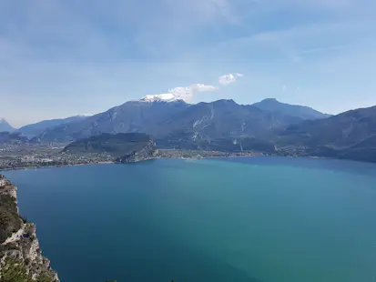 Trekking to the panoramic Punta Larici above Lake Garda (Half-day)