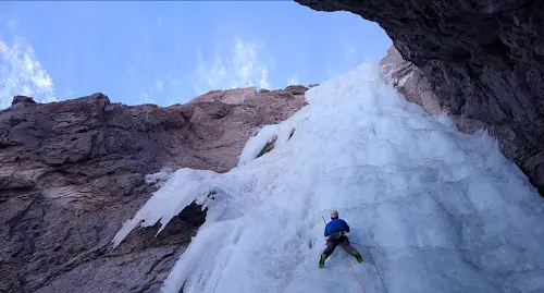 Las Peinetas, ascenso de montañismo invernal de 2 días con escalada en hielo cerca de Pucón