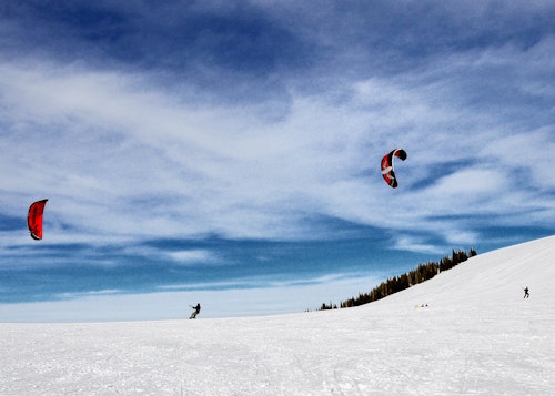 Learn the basics of snowkiting in Campo Imperatore, 1-day course in Abruzzo, Italy