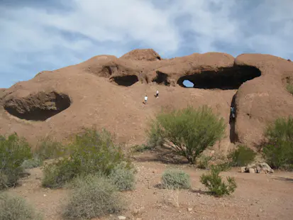 Hike in Papago Park and visit the “Hole in the Rock” in Phoenix (Half-day)