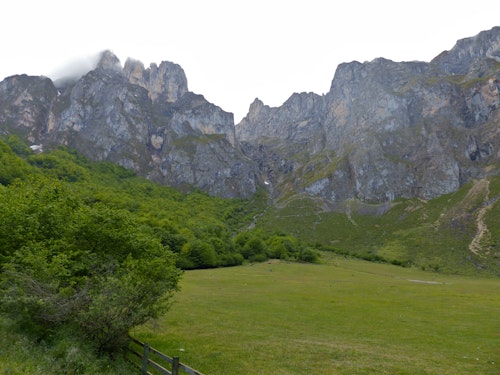 Hiking the “Tres Macizos” in the Picos de Europa with summit on Sagrado Corazón, 3 days