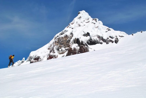 3-day Winter mountaineering ascent on Puntiagudo, near Pucón