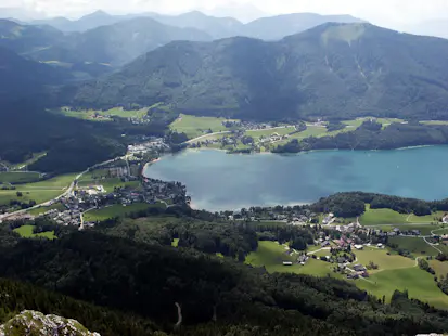 Easy rock climbing day on Schober-Frauenkopf with panoramic views of Lake Fuschl, Salzburg