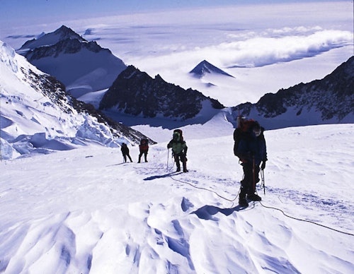 Climbing Mount Vinson (4,898m), Expedition from Punta Arenas, Chile to the highest peak in Antarctica