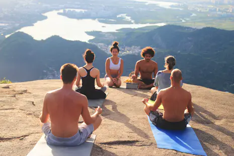 Trekking y yoga en Pedra Bonita en el bosque de Tijuca, Río de Janeiro (Medio día)