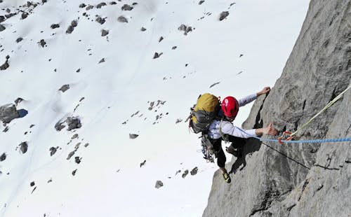 Rock climbing in the Picos de Europa, Level II routes (Grade V-6b)