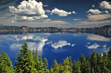 Day hikes in Crater Lake National Park in southern Oregon (Cascade Mountains)