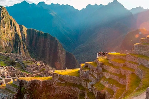 3-day Inca Trail trek to Machu Picchu via Wiñaywayna
