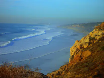 Day hikes by the beach in the Torrey Pines State Reserve, near San Diego