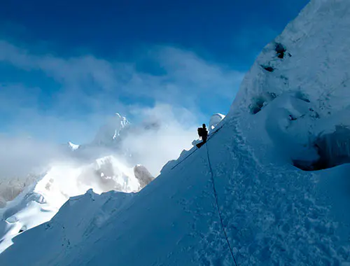 Curso de montañismo de 6 días y ascenso a la cumbre de Yanapaccha (5,460m) en Perú