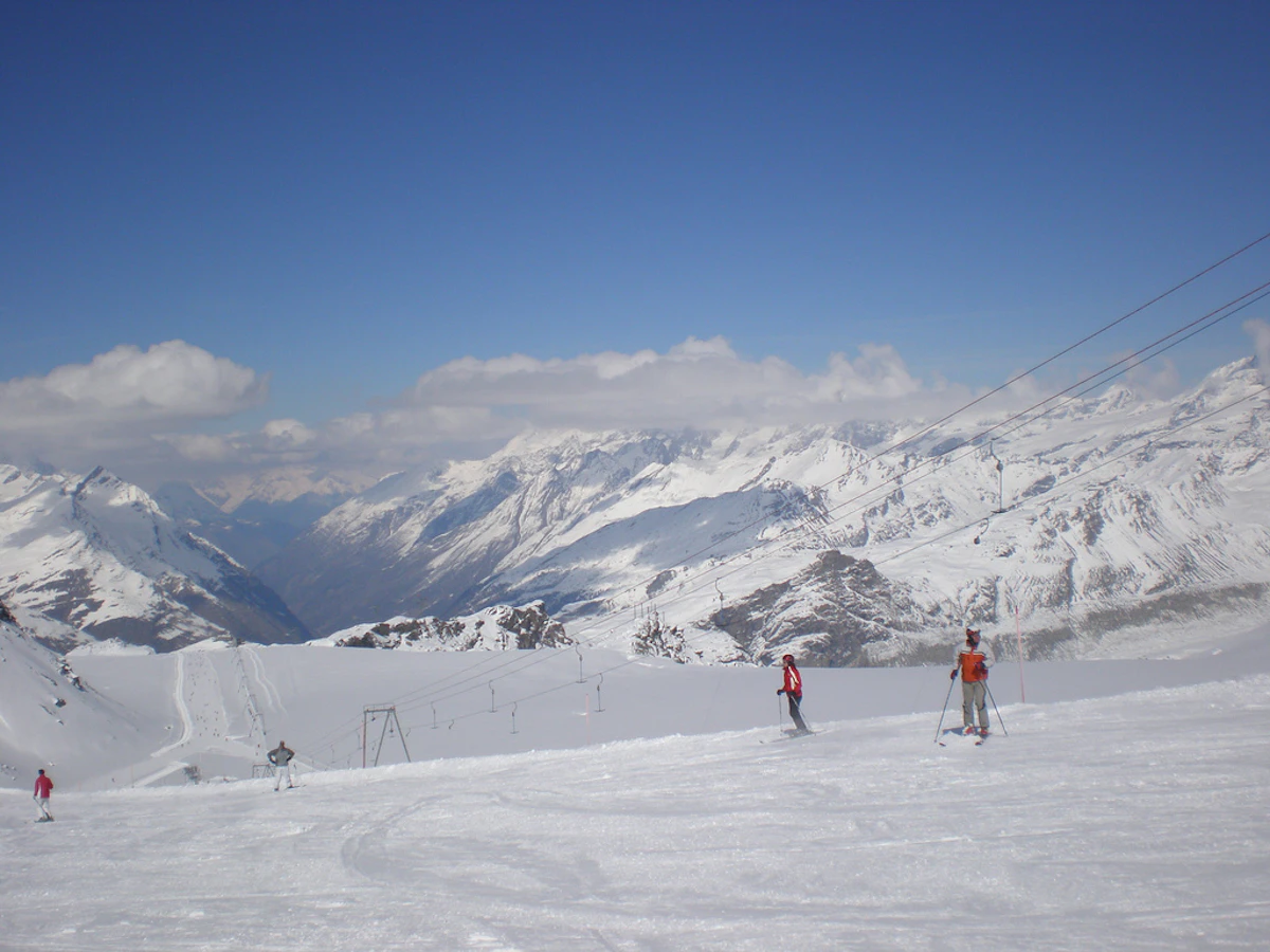 Private ski lessons in Zermatt: Sunnegga, Gornergrat, Klein Matterhorn &amp; Cervinia
