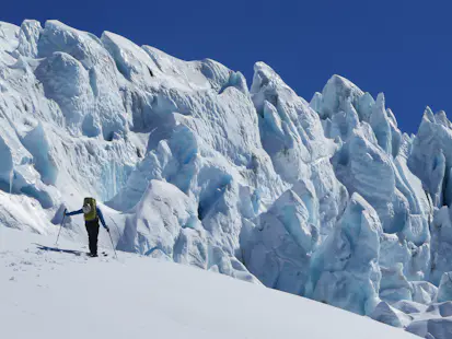 Refugio Creston, 2-day Ski touring in El Chalten (Patagonia Sur)
