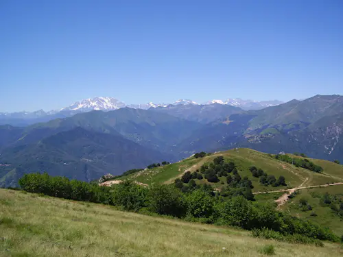 Randonnée d'une journée sur le Mottarone, "la montagne des deux lacs" dans le Piémont