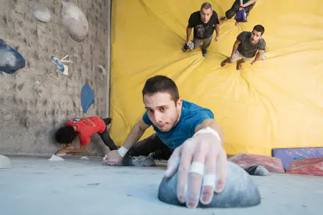 Introductory rock climbing lessons at Carpatic Climbing Gym, Bucharest (90 minutes)