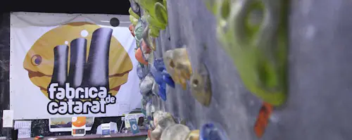 Indoor rock climbing lessons for beginners at Fabrica Climbing Gym in Bucharest (90 minutes)
